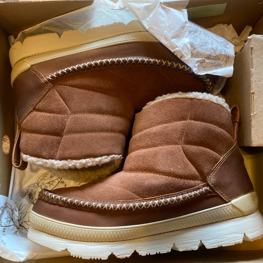 Manitobah mukluks